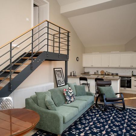 A Refuge Built For A King Apartment Halbe Bagian luar foto