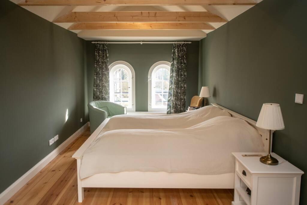 A Refuge Built For A King Apartment Halbe Bagian luar foto
