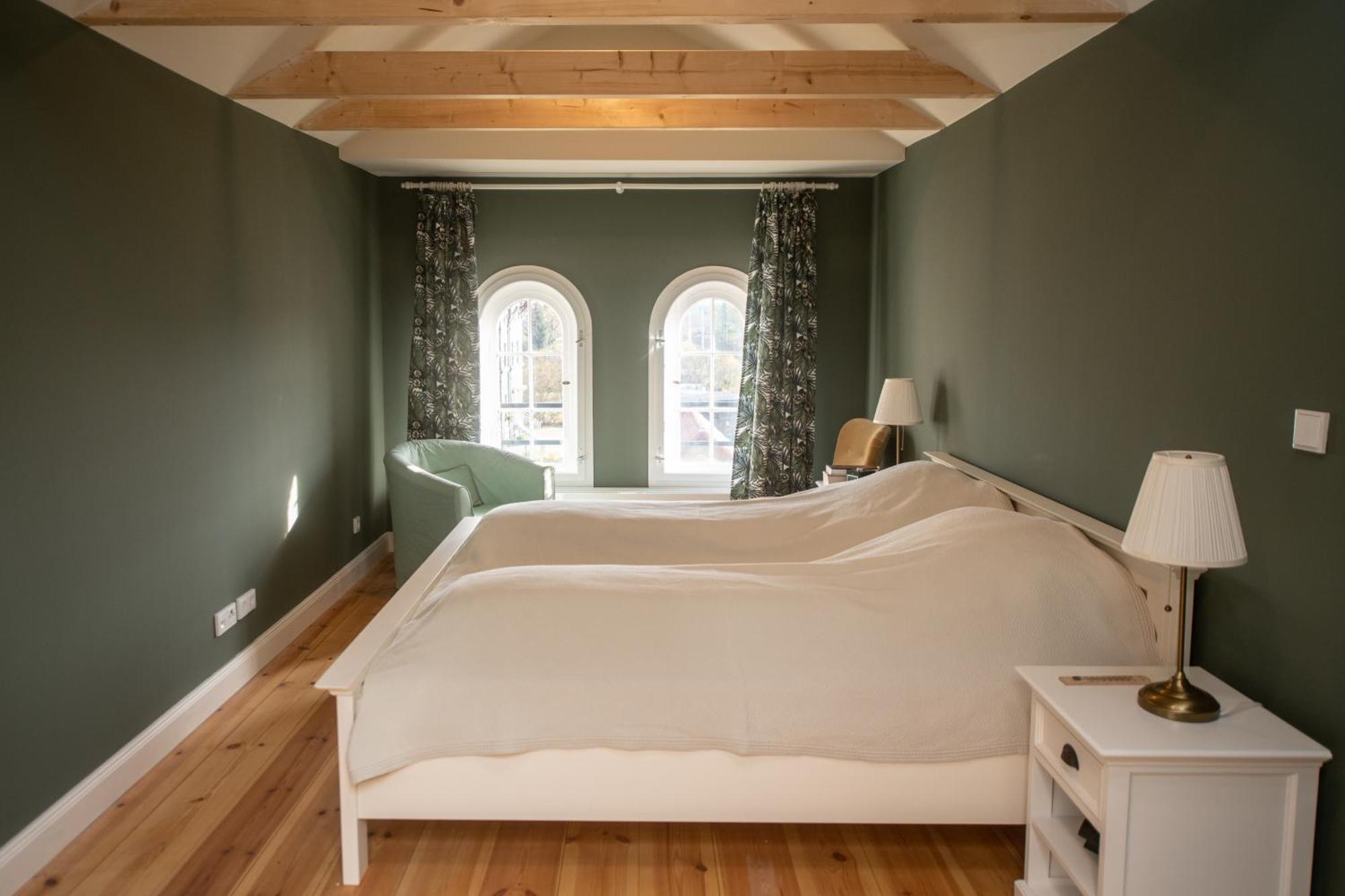 A Refuge Built For A King Apartment Halbe Bagian luar foto
